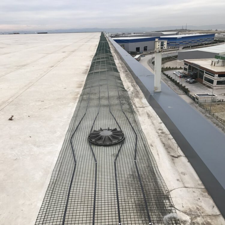 Memran çatı yüzeyi ısıtma sistemi